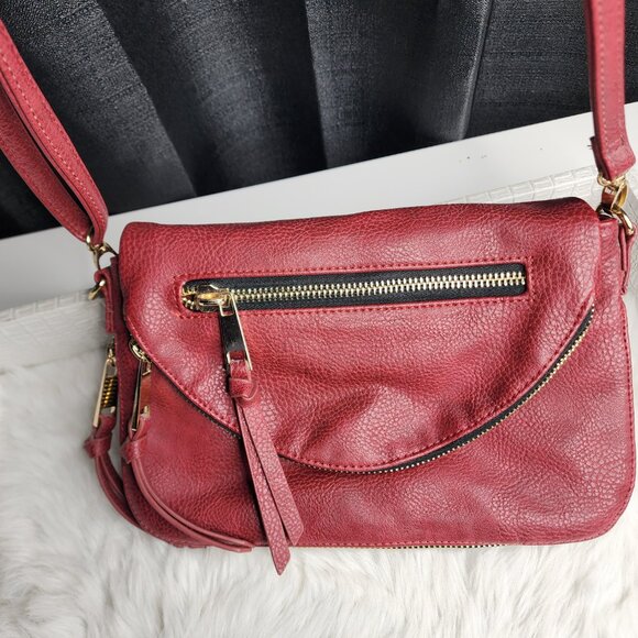 Under One Sky crimson faux leather crossbody hobo bag - Picture 2 of 10